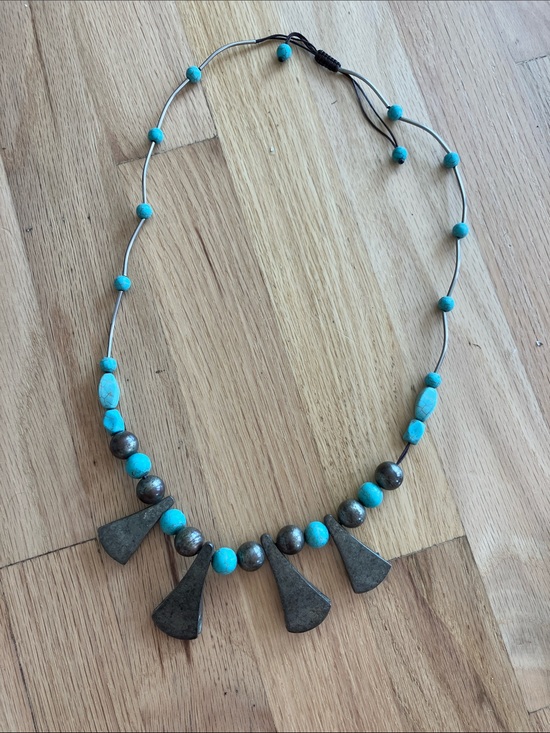 Jewelry - Southwestern Turquoise and Silver Faux Necklace
